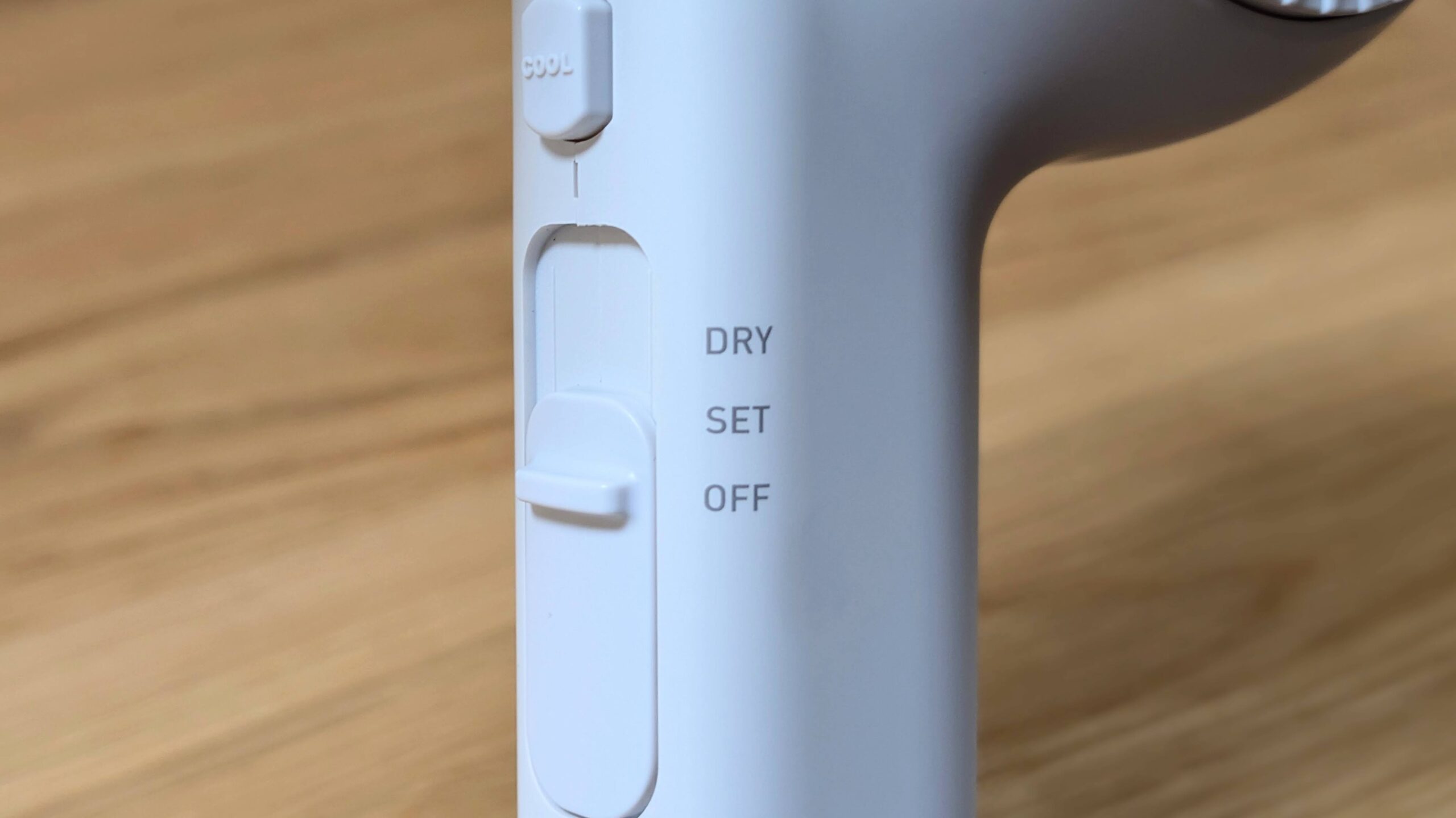 ドライヤーの温風と送風で乾く時間と電気代はどれだけ違うのか？徹底比較